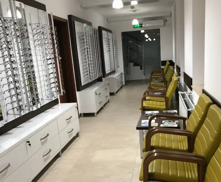 Sala de asteptare OpticArt Tragoviste